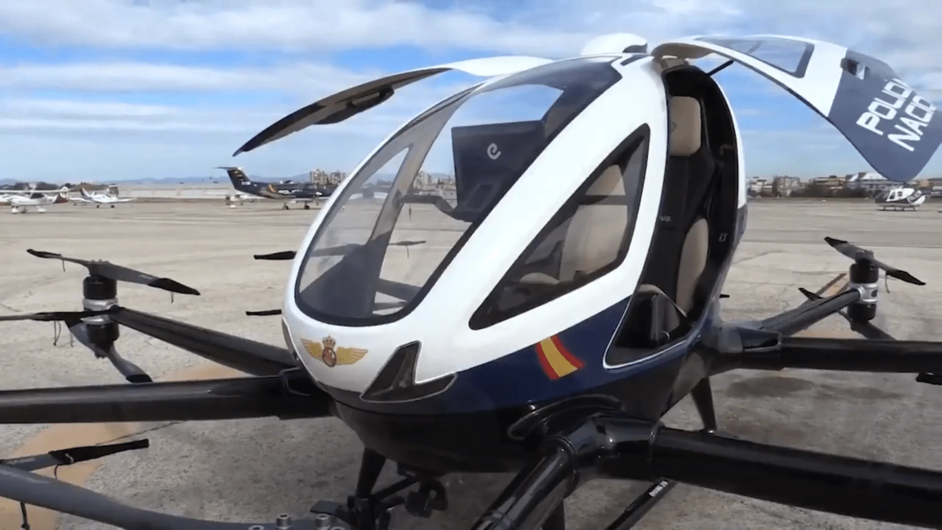 The National Police unveils a huge manned drone for special missions