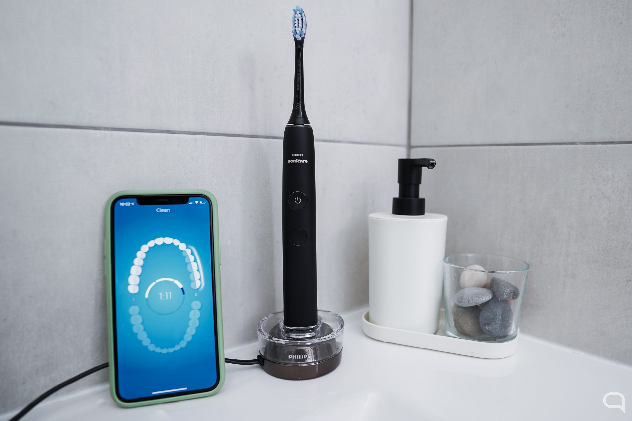 Sonicare 9300 DiamondClean Smart: a toothbrush and a trainer, two in one