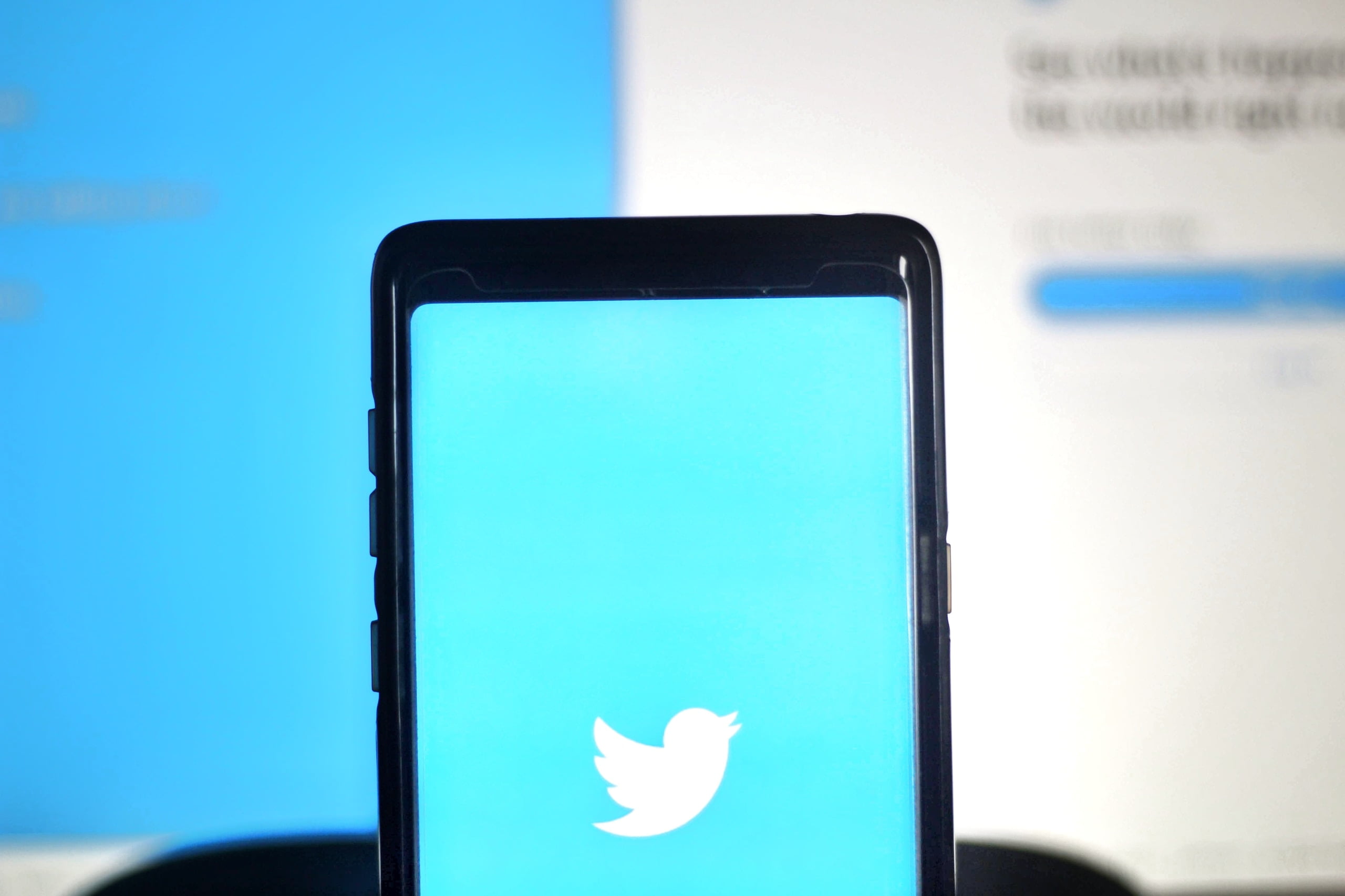 Twitter would add new tags to combat false information