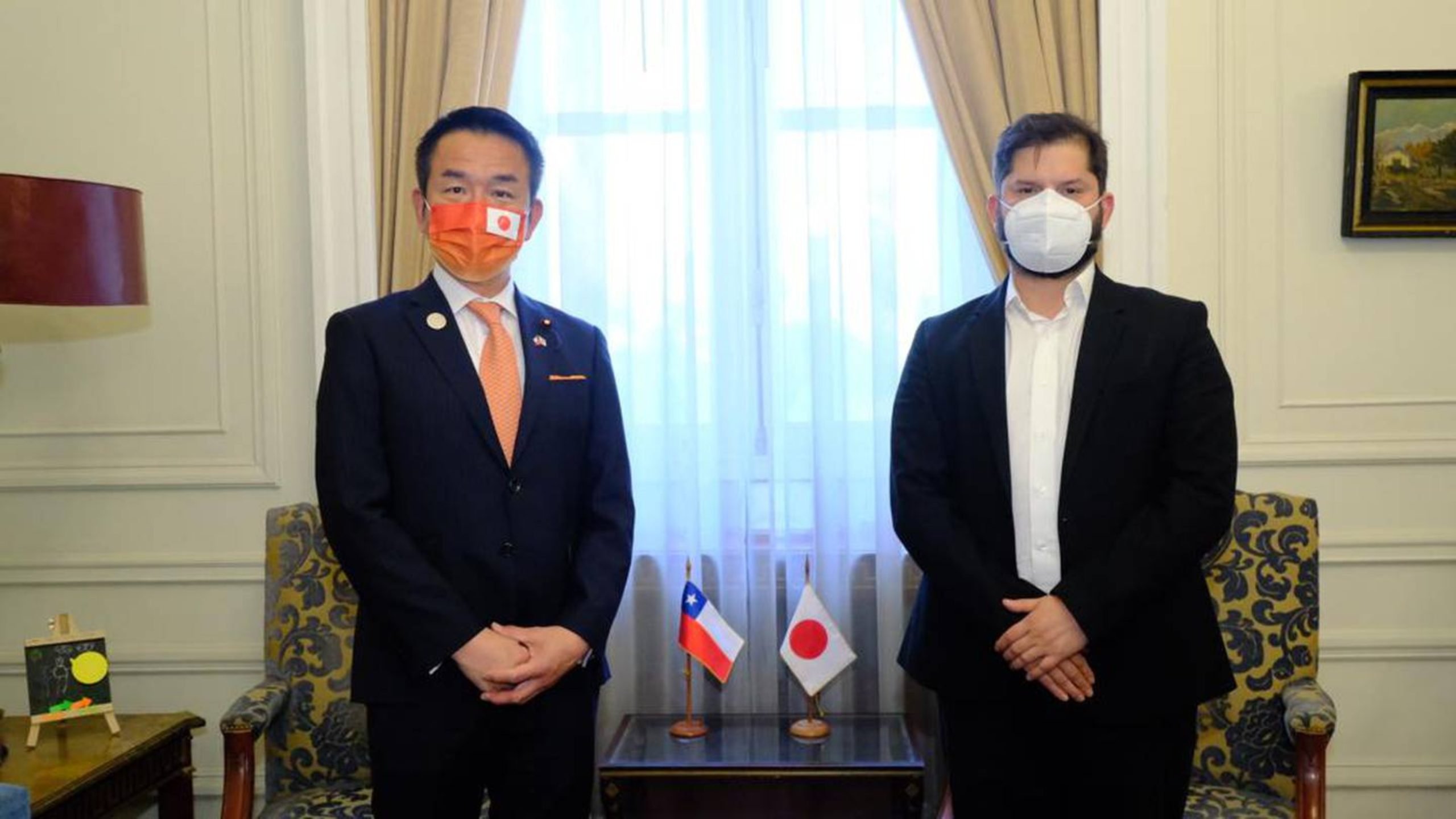 Watch Gabriel Boric's reaction to receiving 'Pokémon' gifts from a Japanese minister